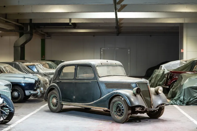 1937 Renault Primaquatre saloon