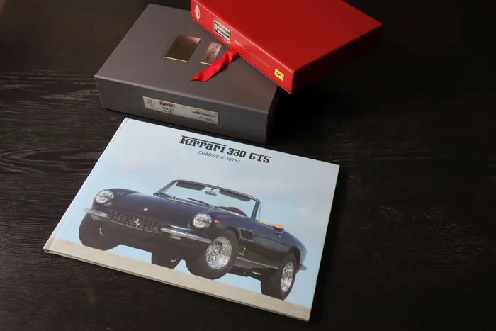 Ferrari 330 GTS Cabriolet 1967 - BEST MODEL BES9733 - Cuivre - Échelle 1/43 (Prévente)