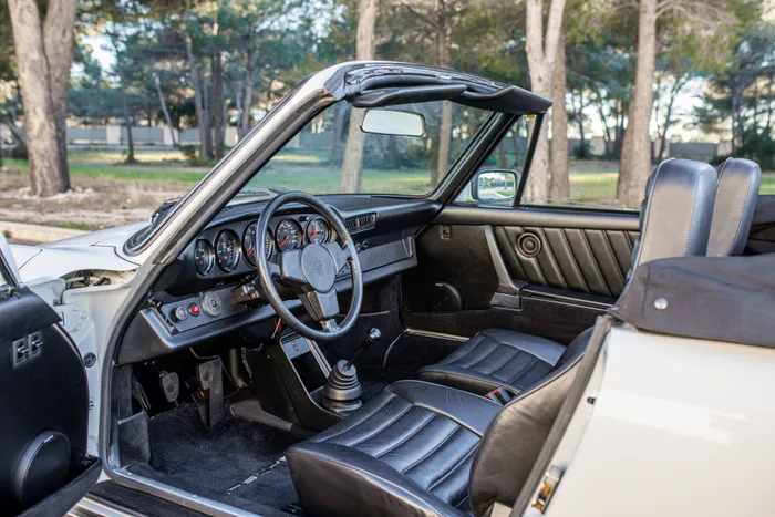 LE VENDEUR AUTOMOBILES - PORSCHE-911- Cabriolet 3.0i TYPE G CABRIOLET SC