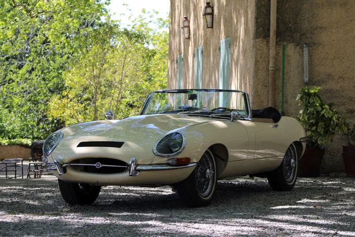 Eligor 1/43 – Jaguar Type E Roadster 1964, Blanche, Réf 1152