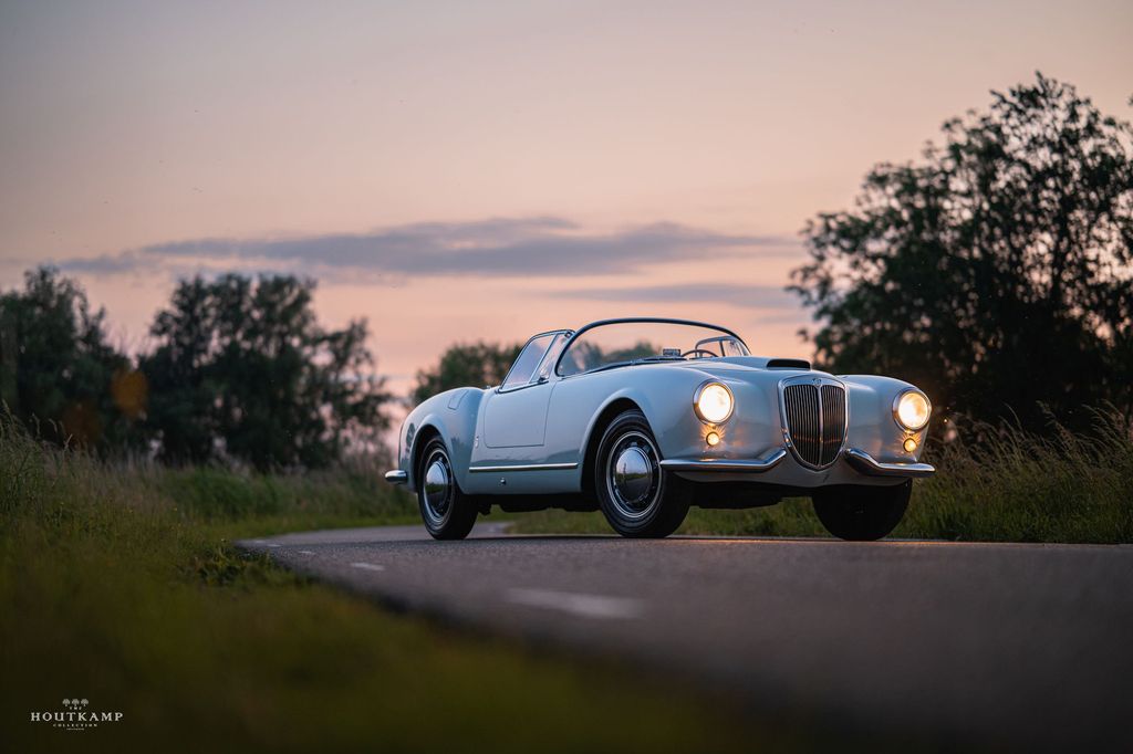 LANCIA AURELIA B24 SPIDER 1955 bleu métal intérieur crème cabriolet 1/18 BURAGO