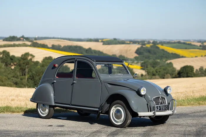 RIVOLUZIONE AL SALONE DI PARIGI: La nuova 2CV riporta in vita la leggenda automobilistica!