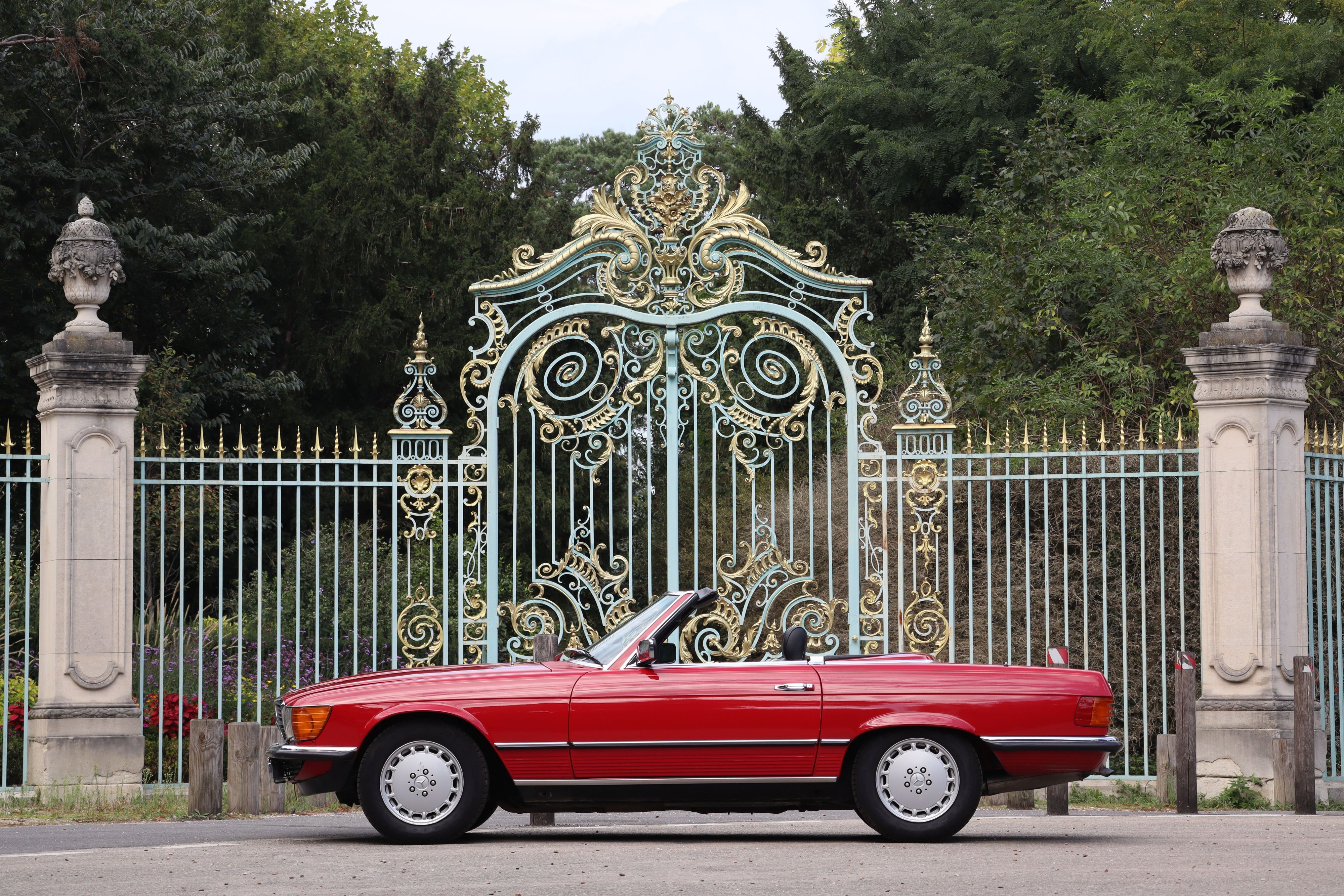 1985 Mercedes-Benz 500 SL with hard top