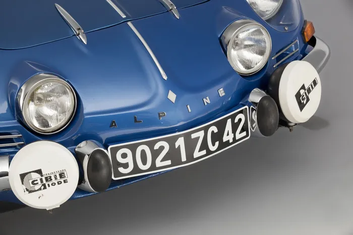Maquette Métal Macadam 1:20 – Renault Alpine A110 1600S Berlinette Bleue Métallisée – Édition Limitée