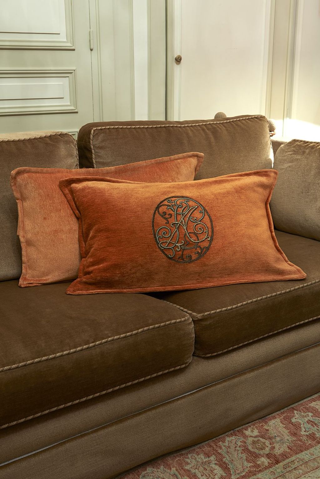 Paire De Coussins Brodés Main Maison Jean François Lesage - Forme Maison, Beige Lin
