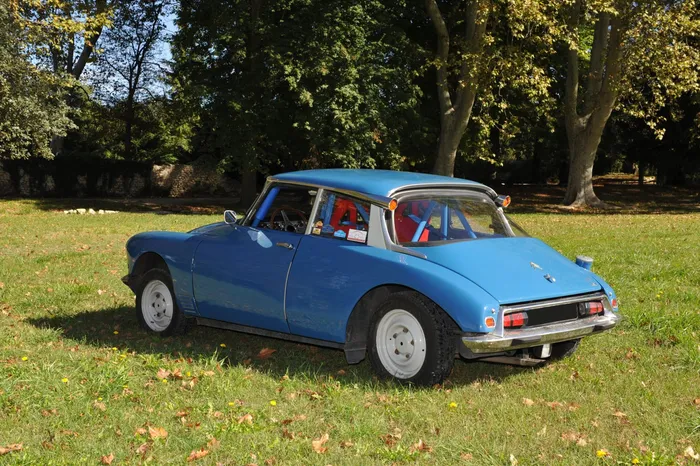 Solido 1/18 – Citroën DS Berline 1963, Rallye Monte-Carlo #233 Bleue