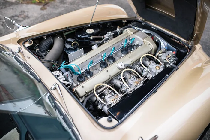 Schuco 1:43 Aston Martin DB5 Cabriolet Año de construcción 1964 plata