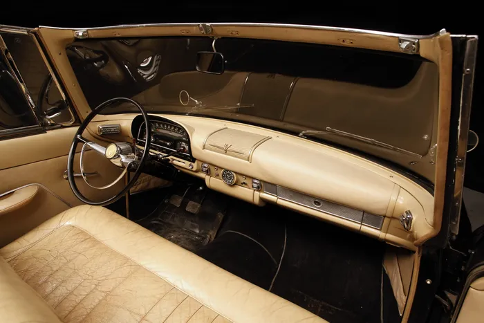 1960 SIMCA PRESIDENCE V8 CABRIOLET PAR CHAPRON