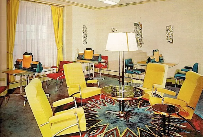 Jules LELEU - Décor du plateau de Max Ingrand  1883-1961 Table r