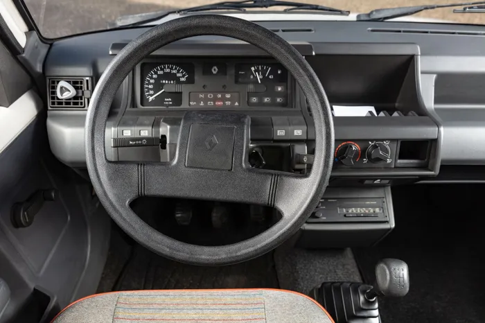 Présentation] Renault Supercinq Five - 1989 - Les Françaises - Forum Auto
