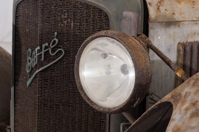 RÉCIT. « C'est impressionnant » : cette automobile de 1913 fait sensation dans ce lycée de Niort