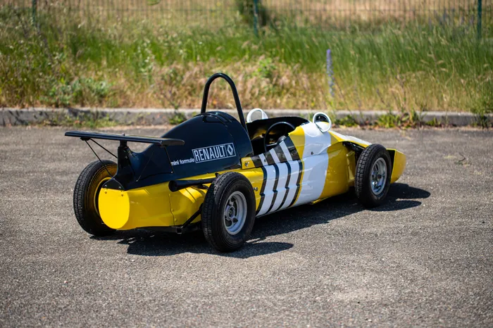 Pin’s Formule Renault Michelin – Arthus Bertrand, Monoplace, Fabrication Française