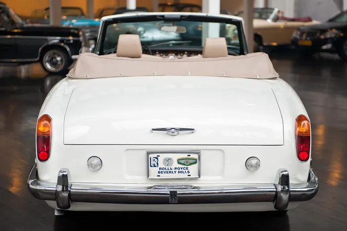 Miniature NEO 1/43 – Bentley Corniche 1971 – Vert Métal – Résine – État TB