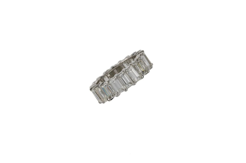ALLIANCE  large en or gris sertie de dix neuf diamants taillés e