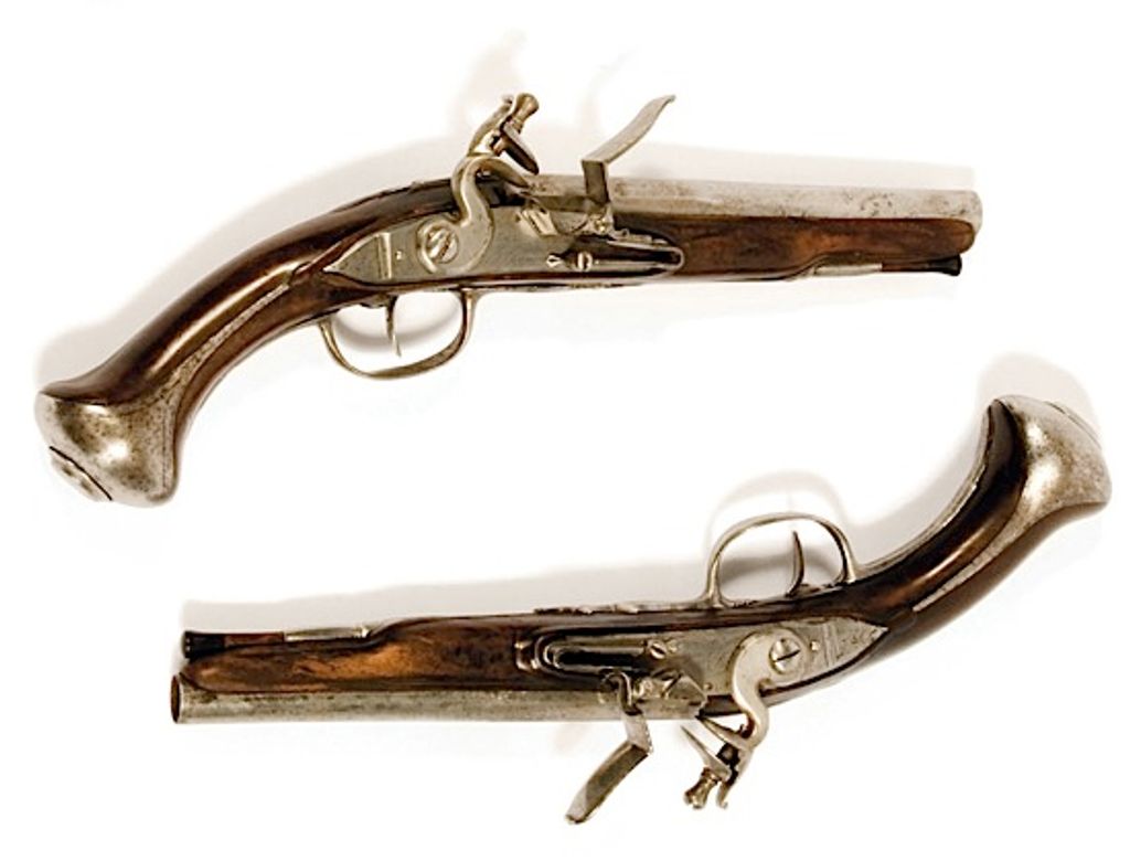 PAIRE DE PISTOLETS D ARCON A SILEX PAR BOUCHETEAU paire-de-pistolets-d-arcon-a-silex-par-boucheteau
