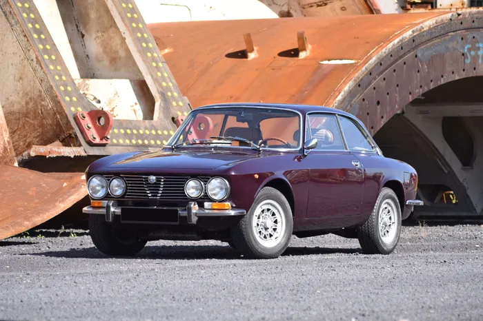 Alfa Romeo 2000 Sportiva Coupé Bertone Rouge - Matrix - Edition Limitée 120 Pièces