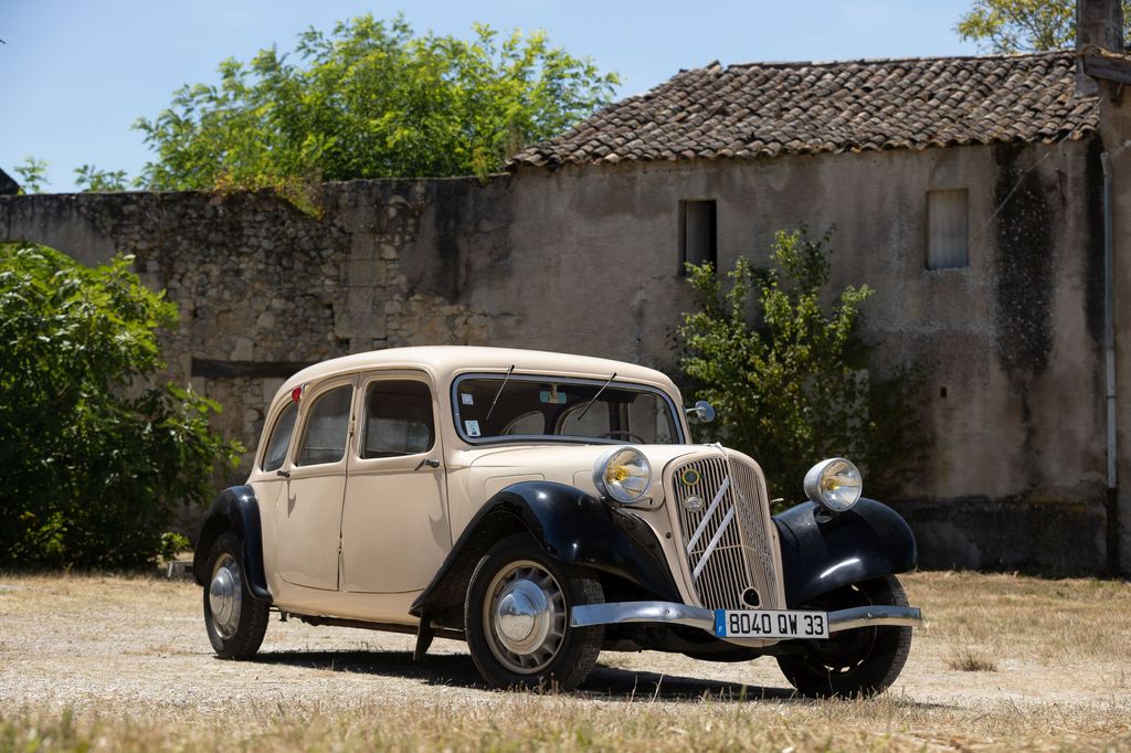 CLE - RARE - Parc Auto Réservé - Panhard / Citroen Traction / DS 19 - 1/64