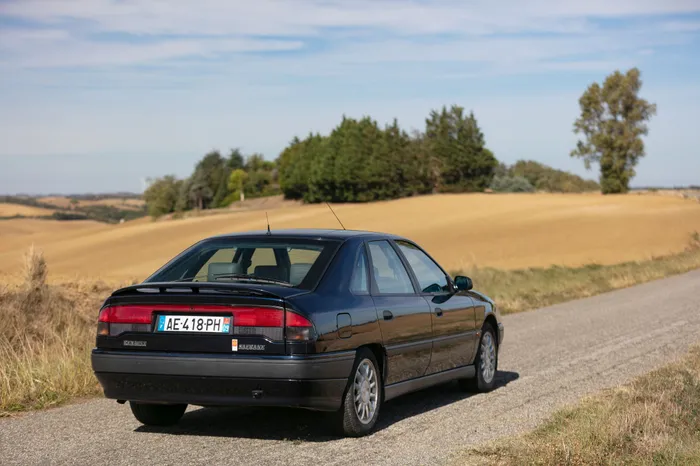 Renault Safrane V6 RXE Road Test 1992 (5) - a photo on