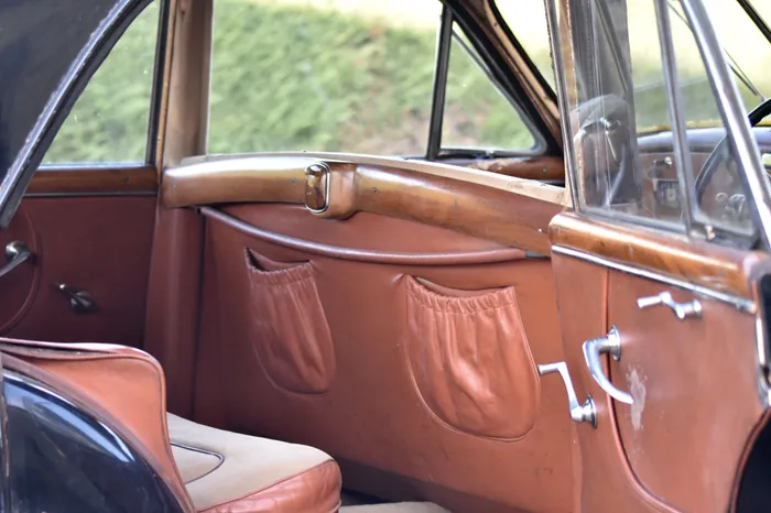 Esval Models 1/43 Delage D6-3L Limousine Autobineau - Beige - Résine