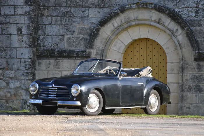 Modèle Réduit Simca 8 Sport 1951 Cabriolet échelle 1/43 - CEC Nostalgie Couleur Crème - Neuf
