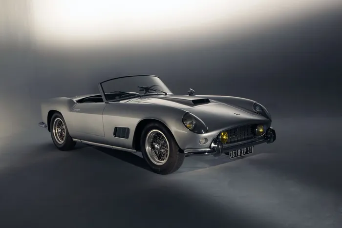 Miniature Ferrari 250 GT California cabriolet vert métallisé