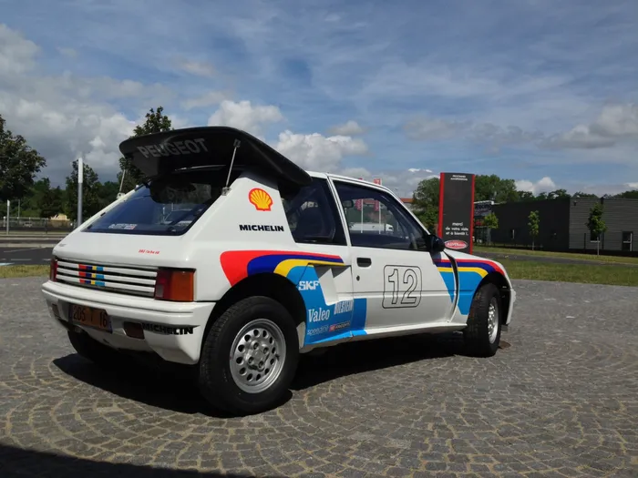 Peugeot 205 T16 Joustra - Voiture à Friction Made In France, 20 Cm, échelle 1/18