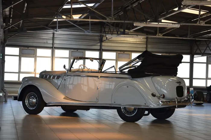1:Renault Vivasport CIJ - Losange Magazine No. 14 été 2021