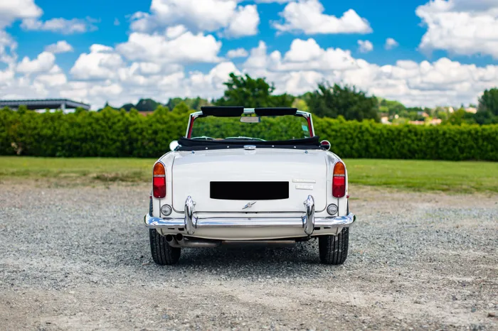 Triumph TR5 P.I. (1967-1968) - white 1:18 - Thomas Langejürgen