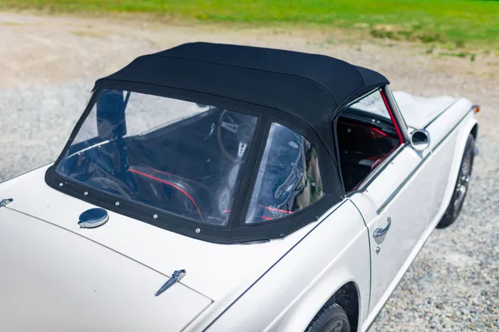 Maquette Cult Models 1/18 Triumph TR5 P.I. Cabriolet Blanc 1968 - Résine, Prévente