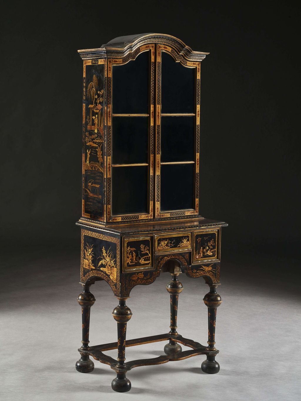 VITRINE DE STYLE QUEEN ANNE Travail anglais d'époque Victoria