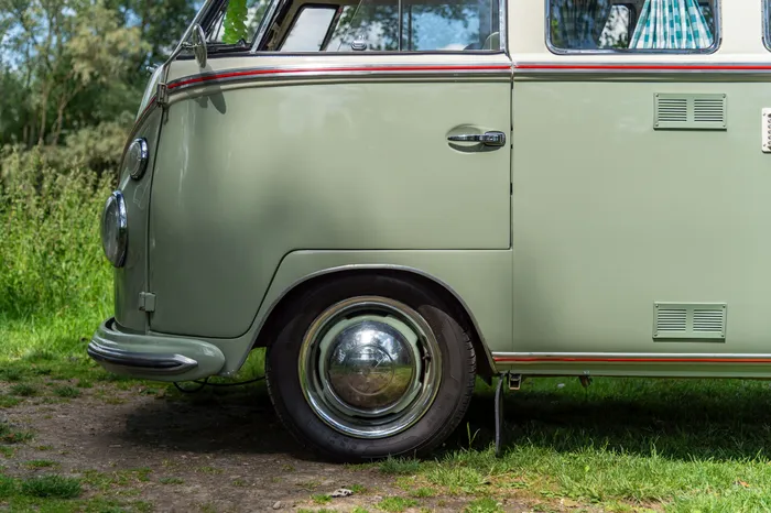 Volkswagen Combi T1 Mystery Machine 1/18 - SOLIDO - Van VW Scooby-Doo Avec Remorque