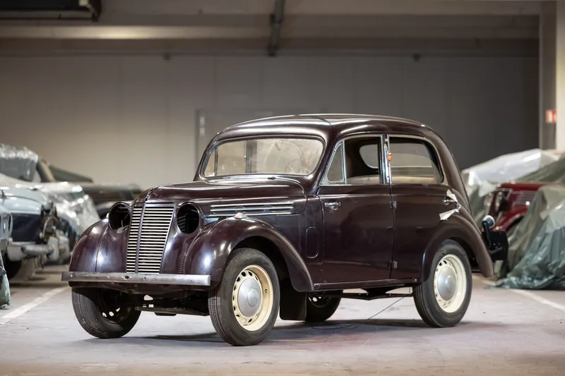 1948 Renault Juvaquatre saloo...