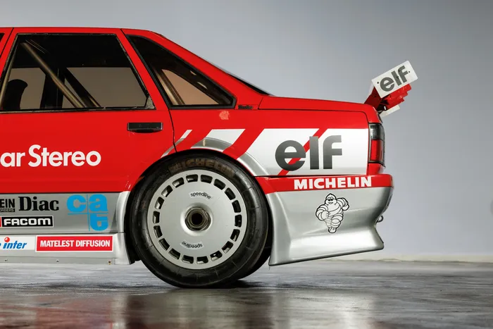 Ottomobile OT560 Renault 21 Super Tourisme #21 Jean Ragnotti 1/18 Résine