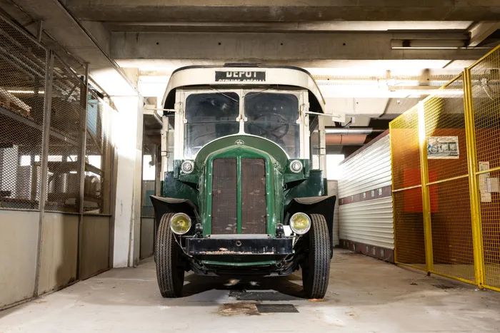 Autobus parisien RATP Berliet électrique en plastique 1/32° MONT-BLANC
