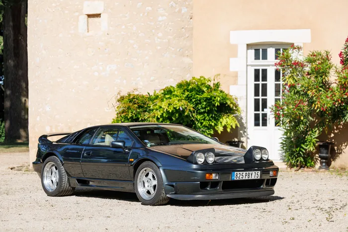 https://www.artcurial.com/item-images/dfb14fcb-6e22-11f0-8b56-65093cdae786/PICTURE_CATALOG/1995%20Lotus%20Esprit%20Sport%20300%201.jpg?w=700&force_webp=true