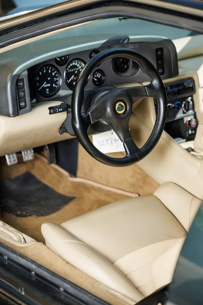 https://www.artcurial.com/item-images/e09483ed-6e22-11f0-8b56-65093cdae786/PICTURE_CATALOG/1995%20Lotus%20Esprit%20Sport%20300%2011.jpg?w=700&force_webp=true