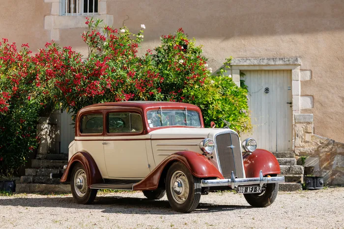 https://www.artcurial.com/item-images/e9aa870c-6e13-11f0-8b56-65093cdae786/PICTURE_CATALOG/1934%20Chevrolet%20Master%20Six%20Berline%201.jpg?w=700&force_webp=true