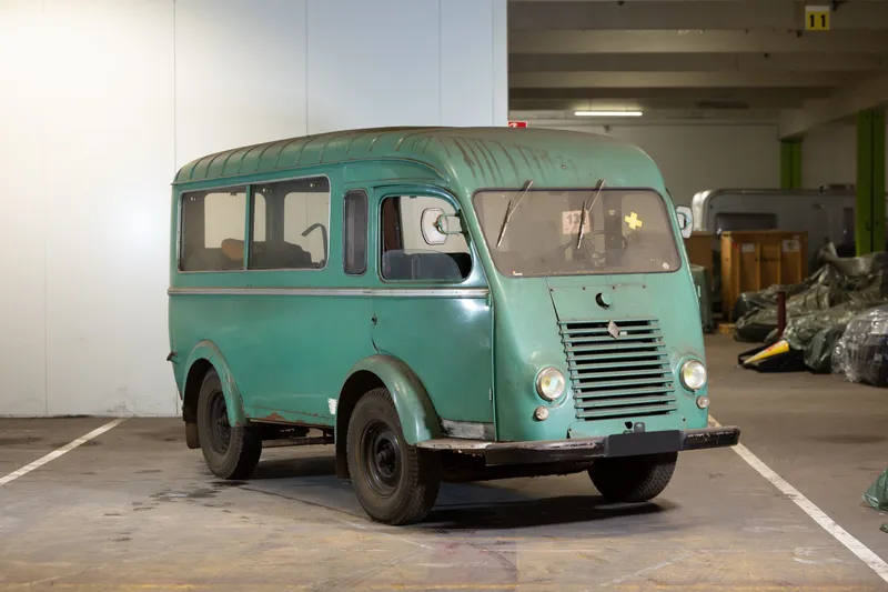 1955 Renault 1000kg glazed van